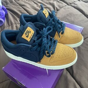 Nike SB Dunk Low - Navy and Desert Ochre